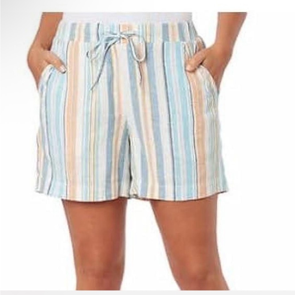 NWT Briggs New York Women's Striped Blue and Cream Shorts Size S